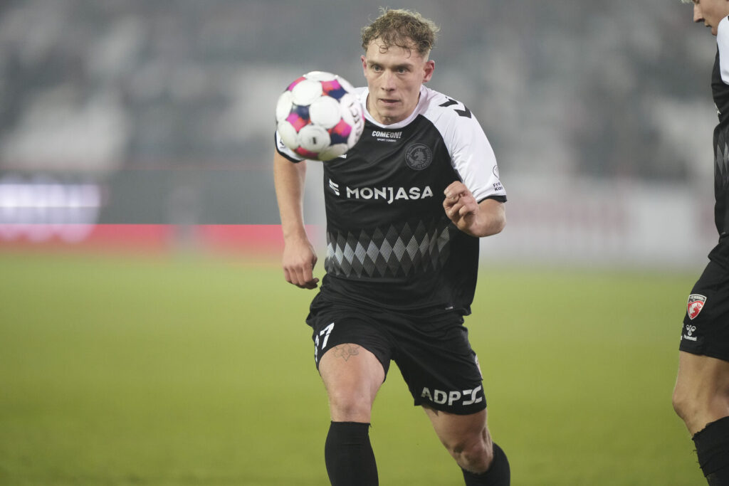 Oscar Buch i kamp for FC Fredericia mod Vejle Boldklub.