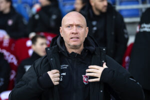 Peter Sørensen kigger.