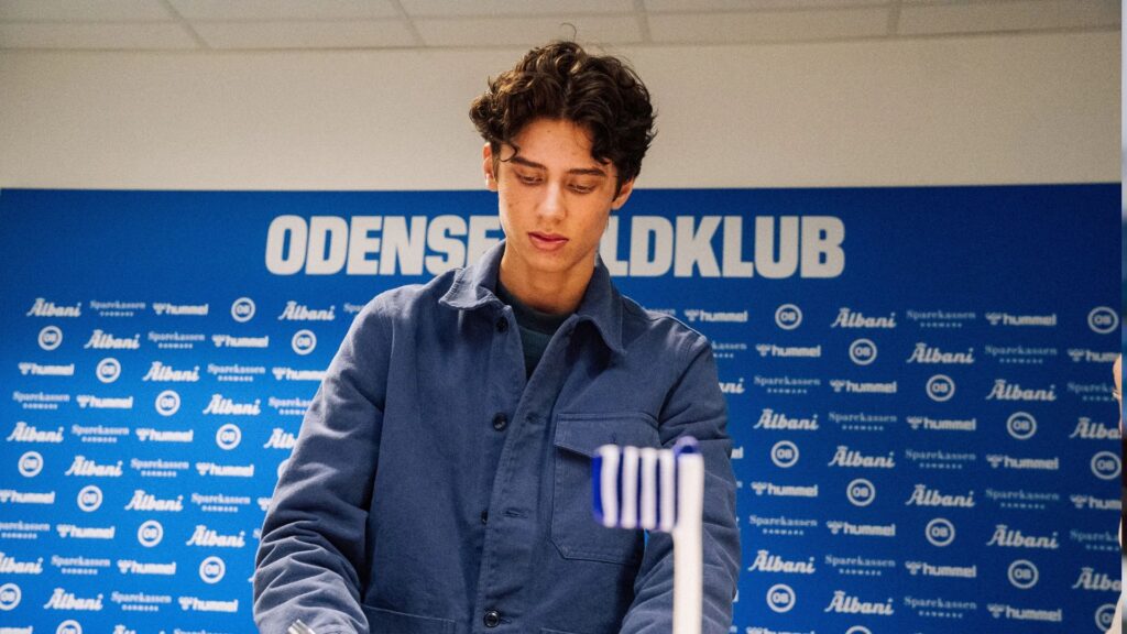 Buckaa skriver under i OB