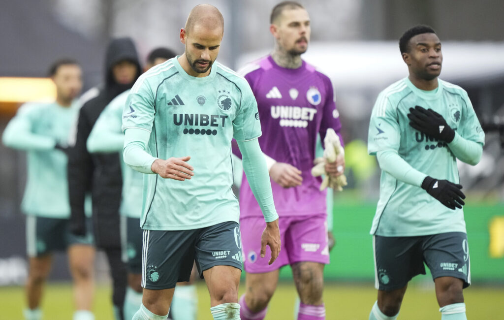 Hatzidiakos med flere FCK'ere på vej på banen