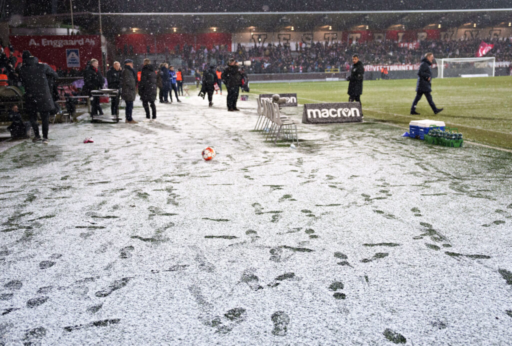 Et billede af sne på Aalborg Portland Park