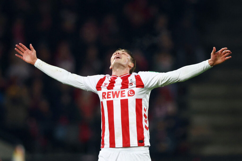 Sebastian Sebulonsen med armene spredt ud.