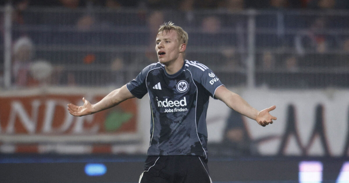 Torskedumt: Højlund skurken i Frankfurt-deler Foto: PHOTOGRAPHS AS IMAGE SEQUENCES AND