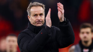 Leverkusens Kasper Hjulmand klapper