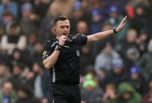 Dommeren fløjter af.