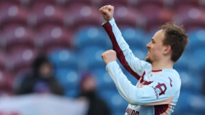 Brentfords Mikkel Damsgaard fejrer sin scoring imod Burnley