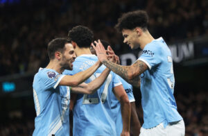 Manchester City-spillerne fejrer O'Reilys scoring.