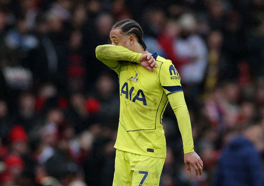 Xavi Simons i aktion for Tottenham i nederlaget til Manchester United.