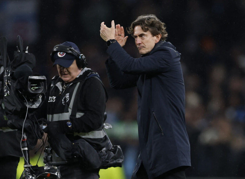 Thomas Frank klapper i hænderne.