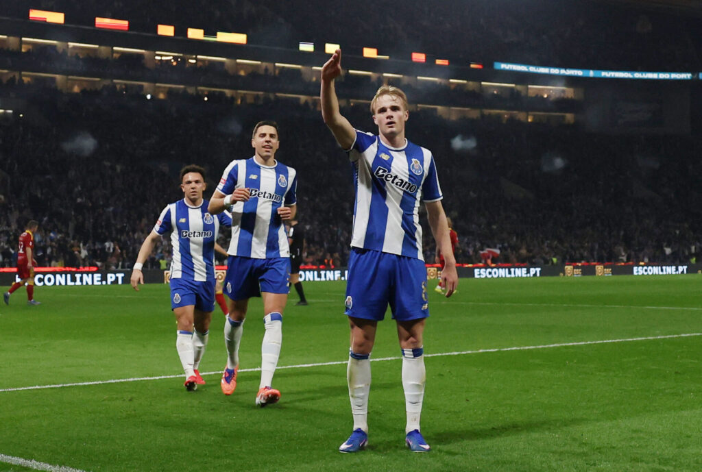 Froholdt giver honør.