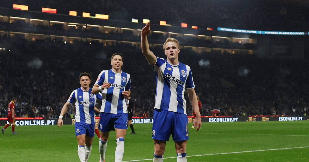 Farlige Froholdt på pletten: Porto sejrer på ny Foto: Ritzau Scanpix/REUTERS