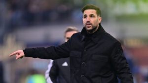Cesc Fabregas, som er træner i Como 1907, peger