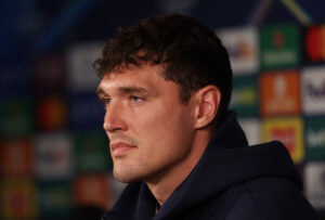 Andreas Christensen besvarer spørgsmål på et pressemøde