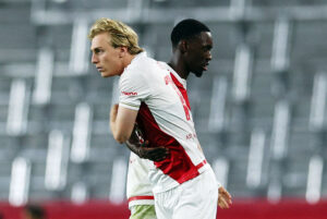 Mika Biereth på vej på banen for AS Monaco.