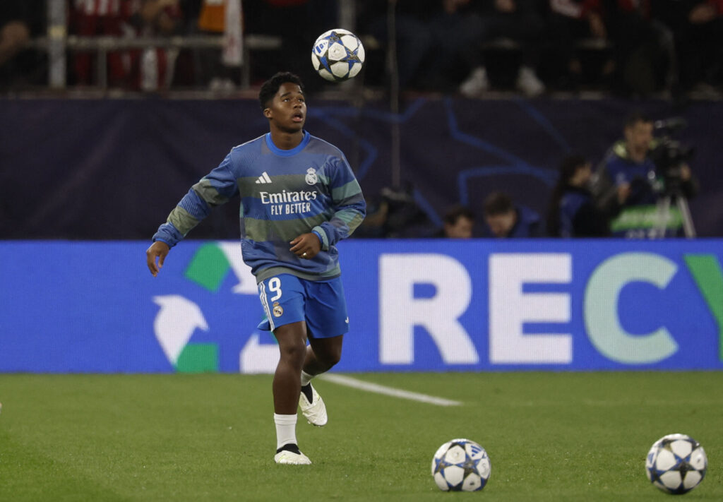Endrick under opvarmning for Real Madrid.
