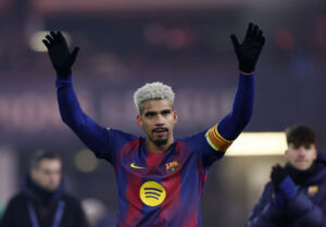 Ronaldo Araujo jubler med fansene