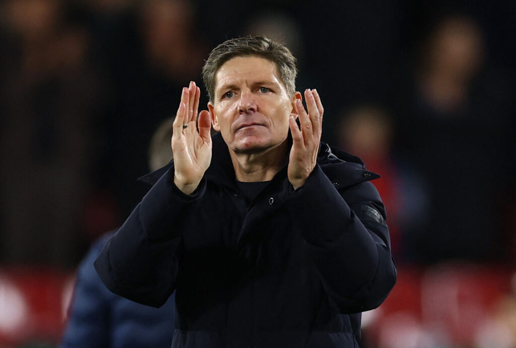 Oliver Glasner klapper i hænderne.