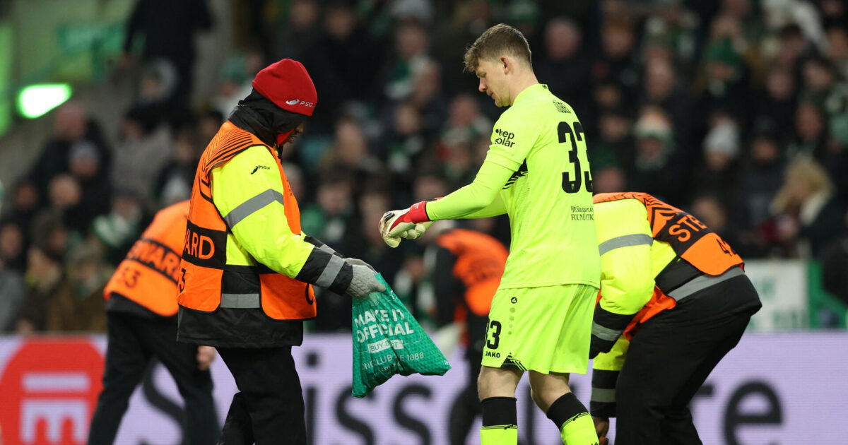 Bizar start: Celtic fans afbryder kamp Foto: Ritzau Scanpix/REUTERS