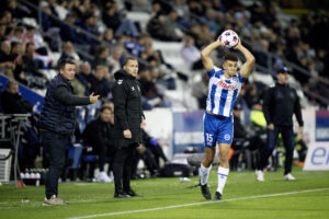 Marcus McCoy, der tager et indkast for OB.