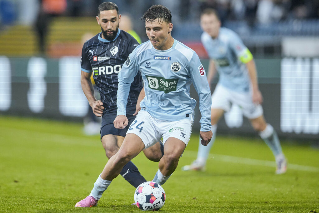 Olti Hyseni i aktion for Sønderjyske.