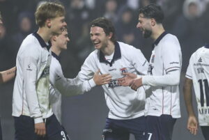 Kevin Yakob, Magnus Knudsen. Frederik Emmery og Kristian Arnstad jubler