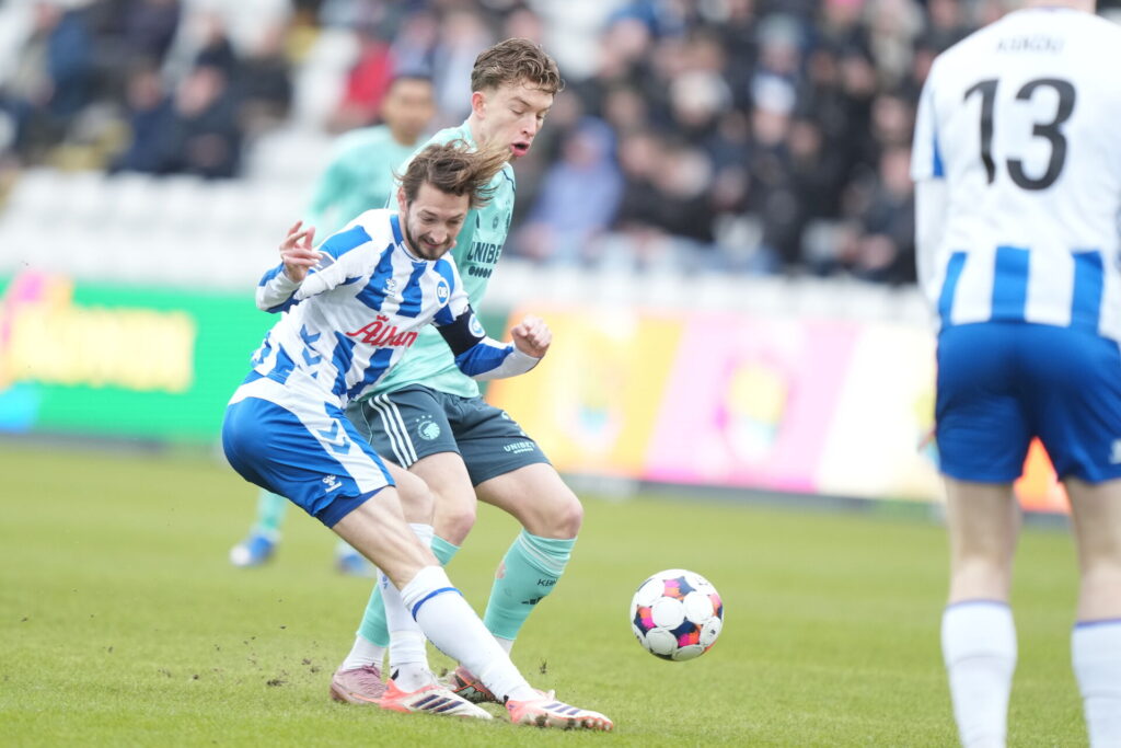 Rasmus Falk i aktion mod FCK.