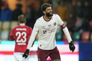 Philip Billing med anførerbindet i FCM