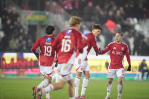 Vejle-spillere fejrer et mål.