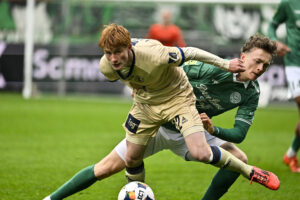 Peter Langhoff i aktion mod Viborg FF.