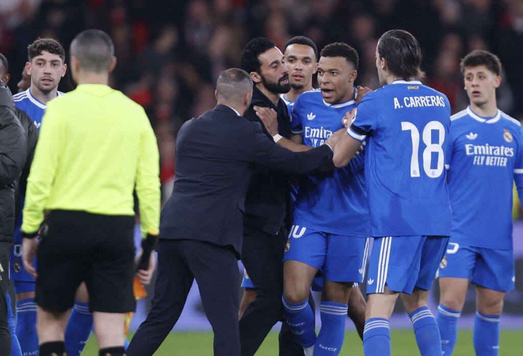 Kylian Mbappé er rasende i kampen mod Benfica