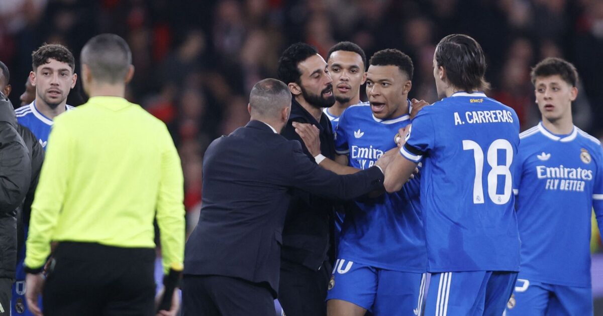 Kort efter midnat tweetede Mbappé sin støtte til Vinicius Junior Foto: Photo by FILIPE AMORIM 