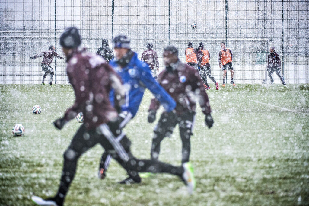 FC København-spillerne træner i snevejr