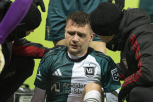 En berørt Duelund der ømmer sig.