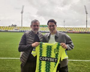 Robert Mudrazija præsenteret i cypriotiske AEK Larnaca.