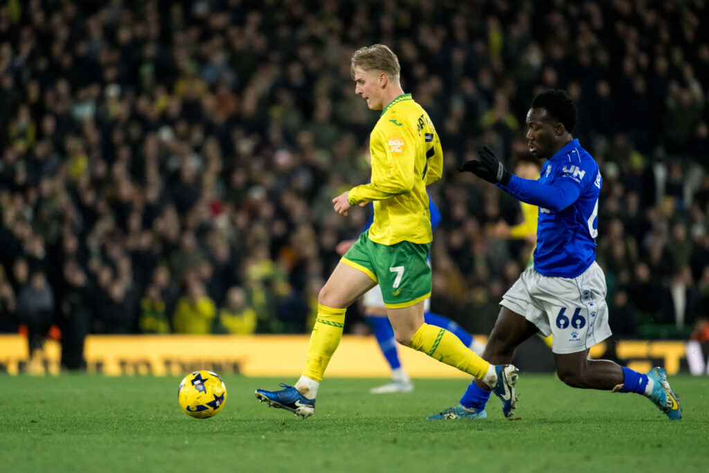 Pelle Mattsson i kamp for Norwich i Championship