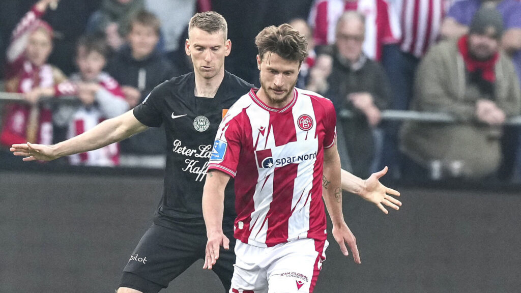 Kasper Høgh spiller for AaB mod Viborg