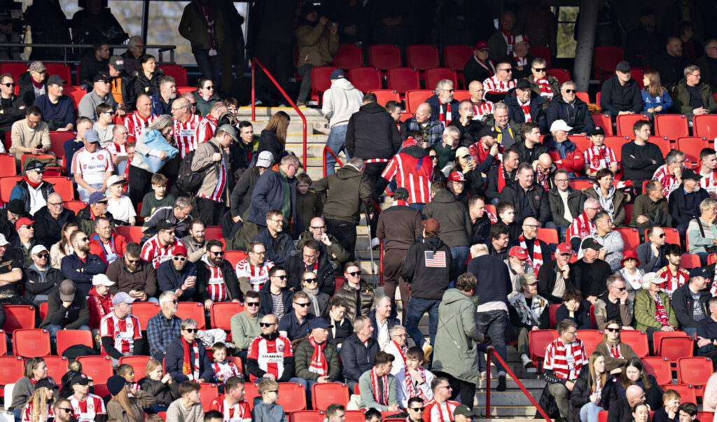 Aalborg stadion tilskuere.