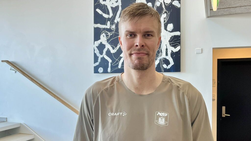 AGF's Frederik Tingager interviewes efter træning på Fredensvang.