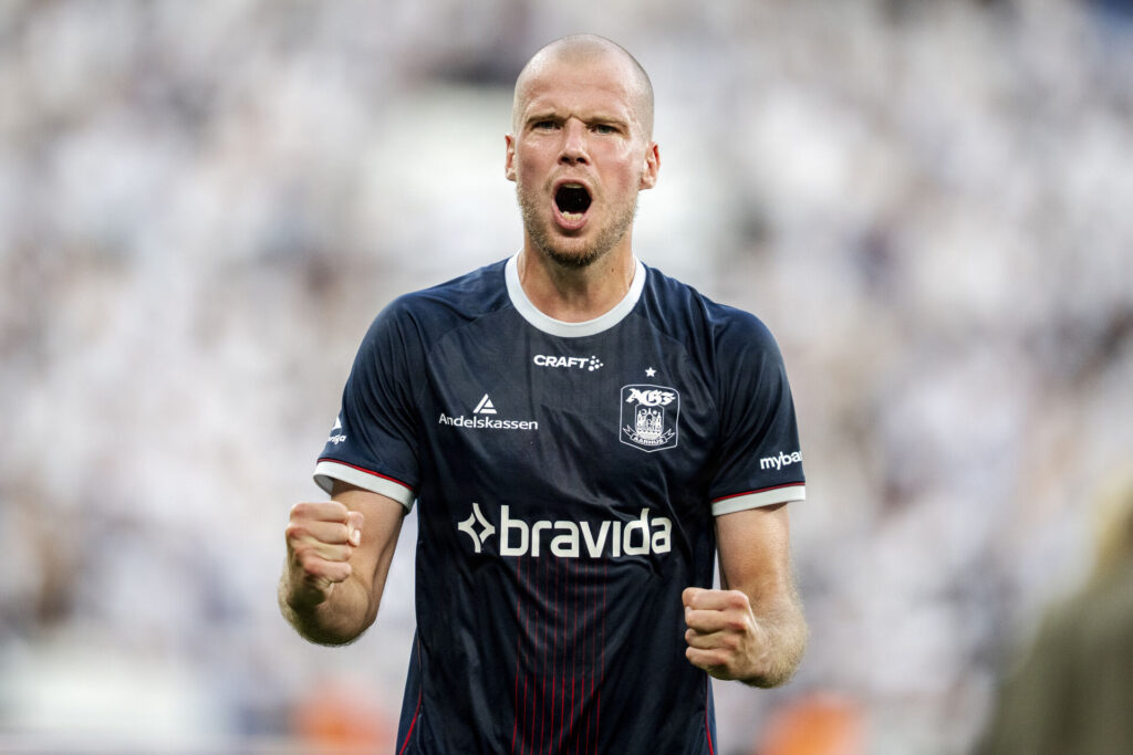 Nicolai Poulsen jubler i AGF-trøjen.