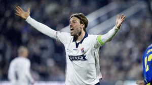 AGF's Patrick Mortensen gestikulerer