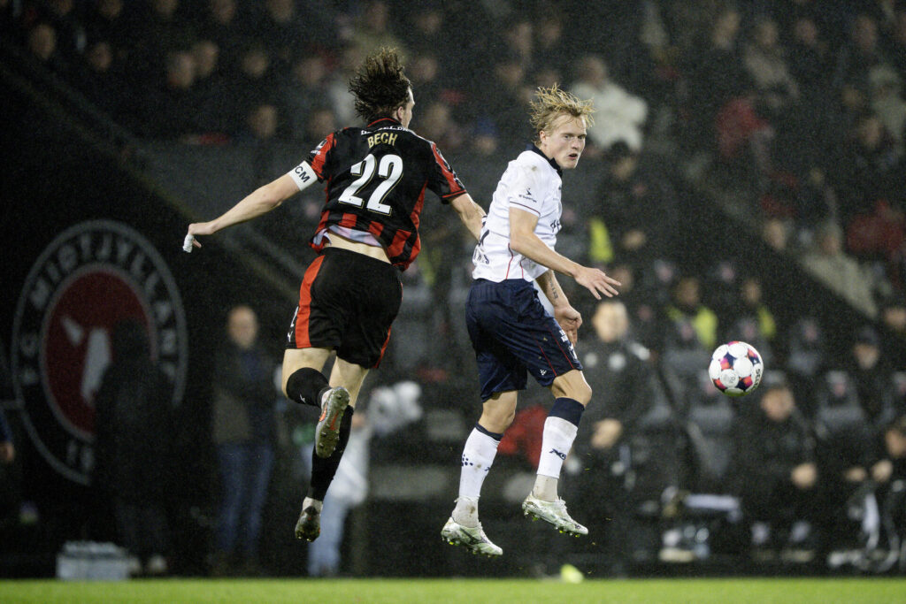 FCMs Mads Bech i duel med AGFs Tobias Bech