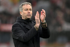 Kasper Hjulmand klapper ud mod publikum