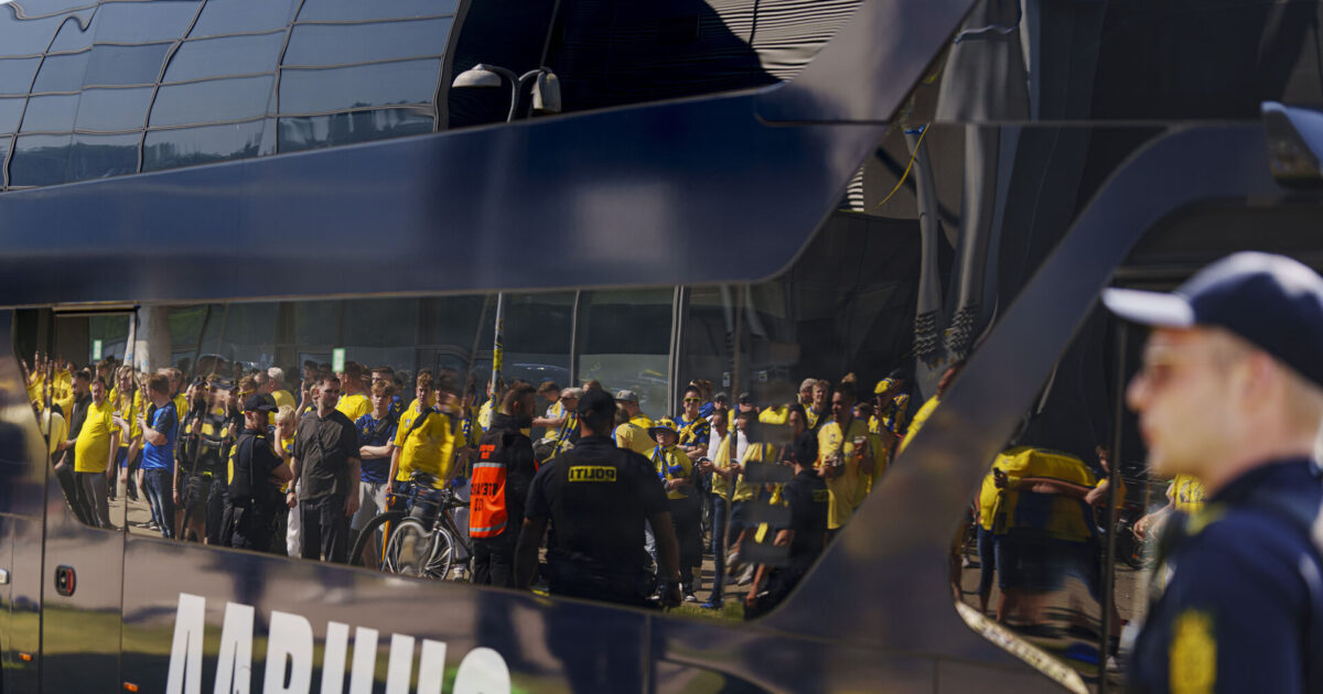 Fan-uro i Aarhus: Brøndby-fans i sammenstød med AGF-fans Foto: Liselotte Sabroe/Ritzau Scanpix