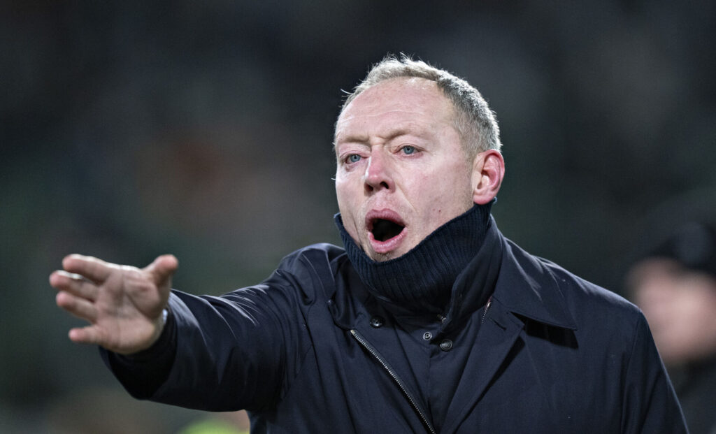 Steve Cooper råber og peger