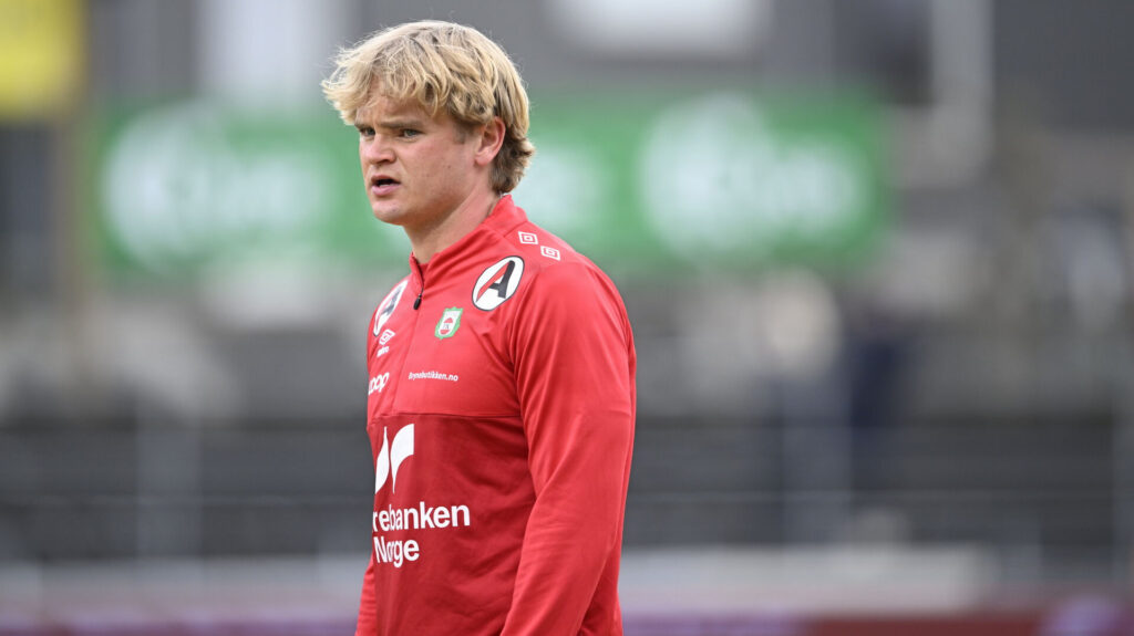 Nicklas Strunck varmer op for Bryne FK