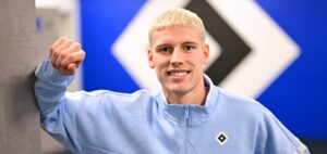 Albert Grønbæk smiler