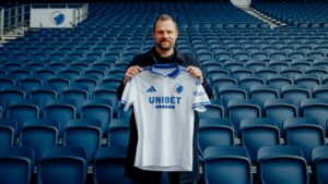 Bo Svensson med FCK-trøje