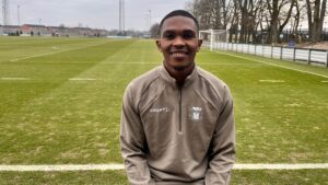 AGF's Gift Links med banen på Fredensvang i baggrunden.