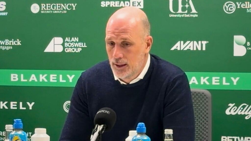 Philippe Clement på pressemøde i Norwich City