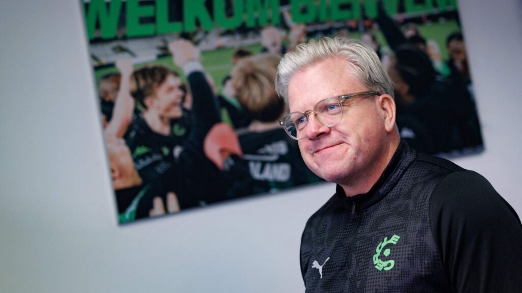 Lars Friis til et pressemøde efter ansættelsen.